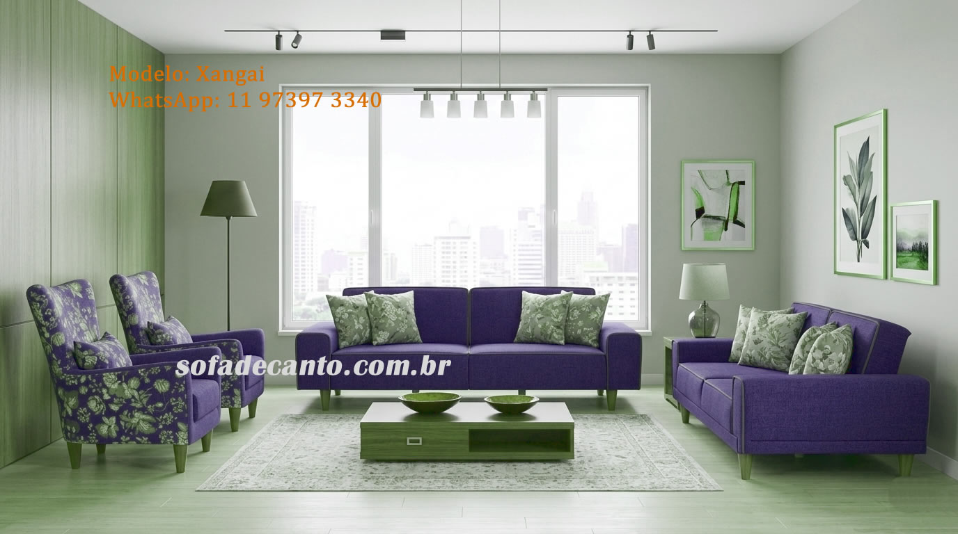 Sofá roxo em sala decorada